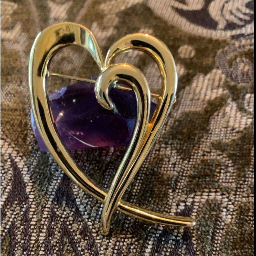 Gold Tone Heart Brooch Vintage ✨✨✨